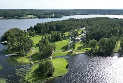 Lappajärven golfkenttä sijaitsee Euroopan suurimman kraatterijärven rantamaisemissa.