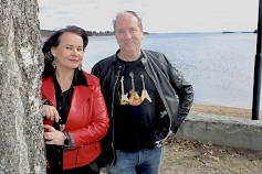 Seija ja Tuomo Övermark luotsaavat Halkosaaren tanssitoimintaa.