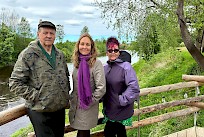 1.	Risto, Sonja ja Leila Riihikangas esittelivät Lapuanjoen Rantakeidasta ja sen upeaa jokimaisemaa.
