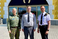 Pohjanmaan rauhanturvaajien pj Tero Eklund, Pohjanmaan aluetoimiston päällikkö, everstiluutnantti Pasi Heinua sekä kontra-amiraali (evp) Jori Harju toivottavat kaikki tervetulleiksi kesän kovimpaan maanpuolustustapahtumaan Tuuriin lauantaina 13.6.2026.