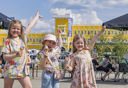 Miljoona Tivoli, maailman suurin lapsille ilmainen huvipuisto kieputtaa kaikenikäisiä 9.8.2026 asti.