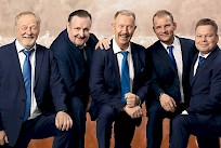 Torstaina 2.7. Kyläkaupan Kesätansseissa viihdyttää Lasse Hoikka & Souvarit.