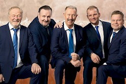 Torstaina 2.7. Kyläkaupan Kesätansseissa viihdyttää Lasse Hoikka & Souvarit.