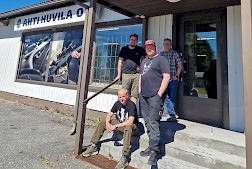 Olli-Pekka Ojajärvi, Jukka Ala-Hakuni, Pekka Ojajärvi ja Mikael Purmonen vakuuttavat palvelun toimivan Ahti Huvilassa.