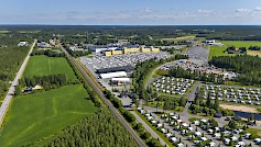 Kyläkauppa tarjoaa elämyksiä koko perheelle – voit vaikka nähdä Tuurin alueen ilmasta käsin. Procopter helikopterilennätystä tarjolla 17.-28.7.2026 päivittäin klo 11-18 Kyläkaupan parkkialueelta.