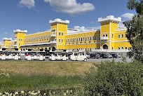 Kyläkaupan Kesäjunan kyytiin voi hypätä päivittäin aina 9.8.2026 saakka.