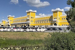 Kyläkaupan Kesäjunan kyytiin voi hypätä päivittäin aina 9.8.2026 saakka.
