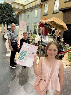Kesän riemukkaimpiin elämyksiin kuuluu Keskisen Kyläkaupan Muumi Aarrejahti, joka kutsuu koko perheen seikkailemaan aina 9.8.2026 asti.