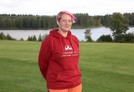 Mira-Maria Pihala on toiminut Ähtärin Golf Oy:n kentän kenttämestarina vuodesta 2022. Ähtärin kenttä käsittää 18 väylää ja lähes 30 hehtaaria hoidettavaa viheraluetta.