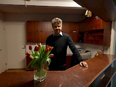 Jouko Elevaara etsii Aronkeitaalle toimeliasta jatkajaa. Aronkeidas on paikka, jossa on mahdollisuus viettää, vaikka pikkujouluja tai muita tapahtumia sekä firman yksityistilaisuuksia, sillä majoituskapasiteettia löytyy yöpyjille. Tanssisaleja on kaikkiaan kolme ja ravintolatilat sekä majoitus tuovat lisäpalvelua, joten kaikki on valmiina.