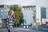 Pysähdy käyttämään puhelinta. Kuva: Nina Mönkkönen / Liikenneturva