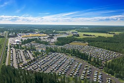 Kyläkauppa on toiminut osakeyhtiönä jo 50 vuotta ja sitä juhlitaan kakkutarjoilun merkeissä lauantaina 10.10.2026 klo 14 alkaen.