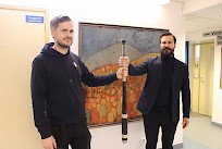 Vimpelin vapaa-aikasihteeri Ari Takala (vas.) ja Vimpelin kunnanjohtaja sekä Vedon puheenjohtaja Sam Leijonanmieli sanovat Vimpelissä pelattavan yhteisellä merkillä.