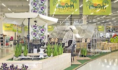 Tavarapuodin Kesämaasta voit hankkia puutarha- ja pihatuotteet kätevästi saman katon alta muiden ostosten yhteydessä.