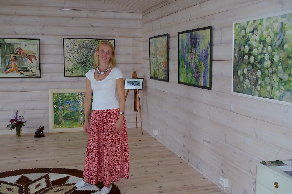 Svetlana Ruoho on tarmokas ja tuottelias taidemaalari, jonka repertuaari on laaja luontoaiheista yksittäisiin asetelmiin ja muotokuviin. Lummeranta taidenäyttely on avoinna Jämsässä osoitteessa Alhojärventie 268  torstaihin 30. heinäkuuta asti.