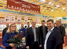 Kyläkauppa nimettiin ehdolle Vuoden 2016 Leipäkauppa –kilpailussa. Nimitystä olivat vastaanottamassa Kyläkaupan puolesta Anne Perälä, Aki Peltoniemi, Jarkko Hakala, Jari Perälä ja Vesa Keskinen.