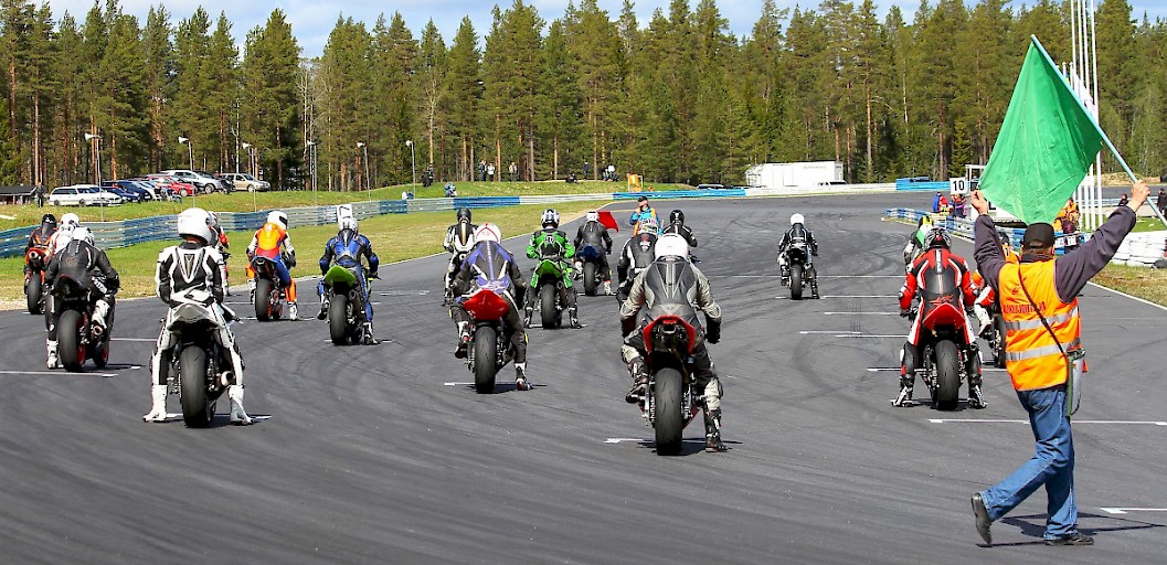 Jurvan Botniaringin kehittäminen tähtää moottoriurheilun ohella myös matkailun vetovoiman lisäämiseen.